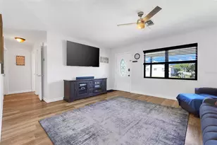 13638 Country Club Dr, Tavares, FL 32778 - Photo 5