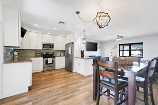 13638 Country Club Dr, Tavares, FL 32778 - Photo 11