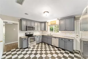 1523 NW 11th Rd, Gainesville, FL 32605 - Photo 15