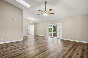 15009 Naples Pl, Tampa, FL 33624 - Photo 17