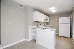 6813 N Clearview Ave, Tampa, FL 33614 - Photo 5