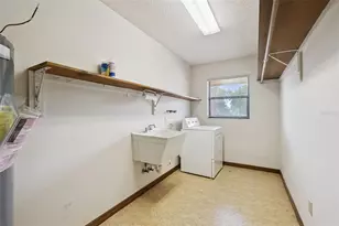 624 Hull Island Dr, Oakland, FL 34787 - Photo 21