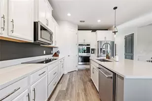 2450 Standing Rock Cir, Oakland, FL 34787 - Photo 11