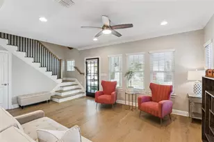 210 Hibiscus Ct, Orlando, FL 32801 - Photo 9