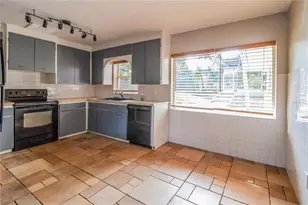 1197 W Lakeview Cir, Altamonte Springs, FL 32714 - Photo 5