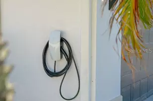 1010 Joyce Ct, Venice, FL 34293 - Photo 5