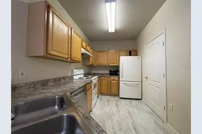 18108 Villa Creek Drive, Tampa, FL 33647 - Photo 3