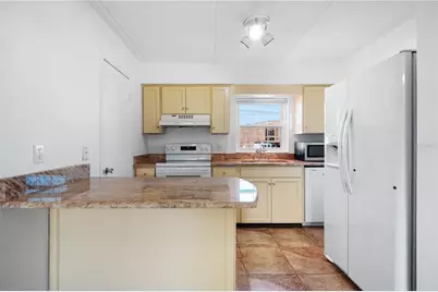 1100 E Caroline Street #104, Tavares, FL 32778 - Photo 5