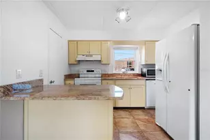 1100 E Caroline St, Tavares, FL 32778 - Photo 5