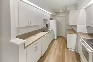 836 Amelia Ct NE, Saint Petersburg, FL 33702 - Photo 11