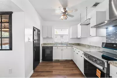 1517 Gray Street S, Saint Petersburg, FL 33707 - Photo 5