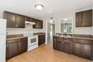 40542 W 3rd Ave, Umatilla, FL 32784 - Photo 5