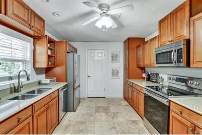 7716 Dartmouth Avenue N, Saint Petersburg, FL 33710 - Photo 19