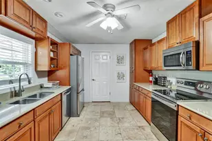 7716 Dartmouth Ave N, Saint Petersburg, FL 33710 - Photo 19