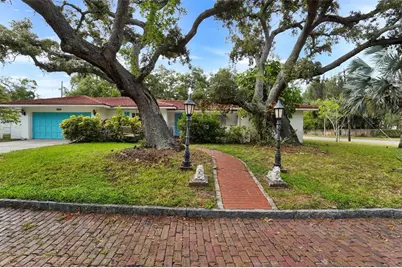 7716 Dartmouth Avenue N, Saint Petersburg, FL 33710 - Photo 1