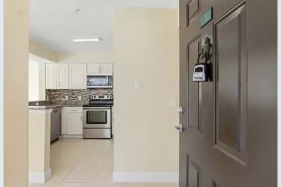 13839 Fairway Island Drive #1111, Orlando, FL 32837 - Photo 3