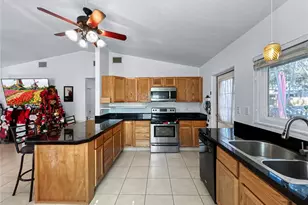 608 W Nelson St, Tavares, FL 32778 - Photo 3