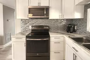 808 53rd Ave E, Bradenton, FL 34203 - Photo 3