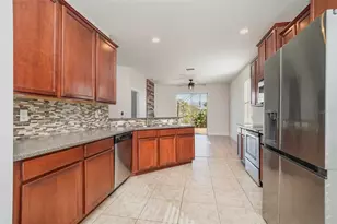572 Vista Ridge Dr, Ruskin, FL 33570 - Photo 13