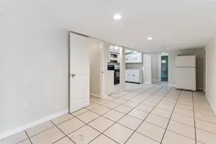 38341 Palm Grove Dr, Zephyrhills, FL 33542 - Photo 9