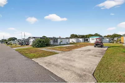 38627 Lansing Avenue, Zephyrhills, FL 33542 - Photo 17