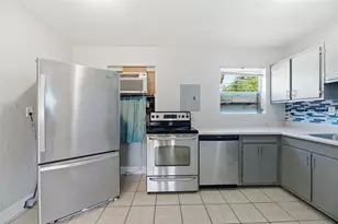 3947 Pensacola Dr, Lake Worth, FL 33462 - Photo 9