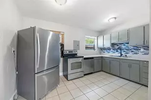 3947 Pensacola Dr, Lake Worth, FL 33462 - Photo 5