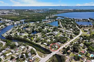 8301 Riverside Dr NE, Saint Petersburg, FL 33702 - Photo 7