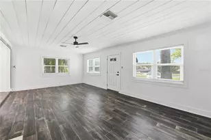 8301 Riverside Dr NE, Saint Petersburg, FL 33702 - Photo 13