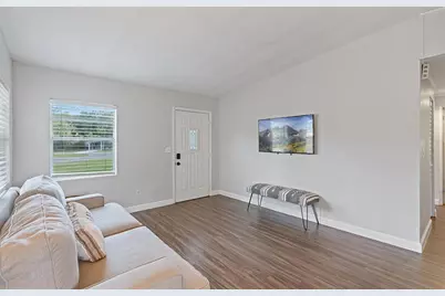 471 E 3rd Street, Chuluota, FL 32766 - Photo 3
