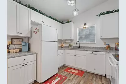 25336 Saint Anne Street, Sorrento, FL 32776 - Photo 9