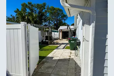 1057 Willis Avenue, Sarasota, FL 34232 - Photo 11