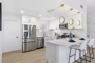 5439 E Sacramento Ct, Orlando, FL 32821 - Photo 7