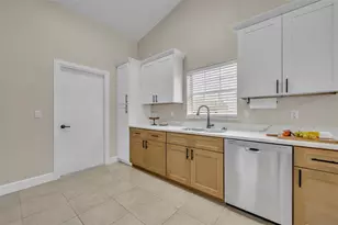 37510 Leggett Ln, Lady Lake, FL 32159 - Photo 13