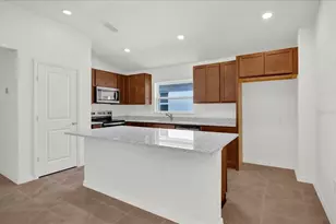 8633 Caribbean Pne Wy, Lakeland, FL 33809 - Photo 3