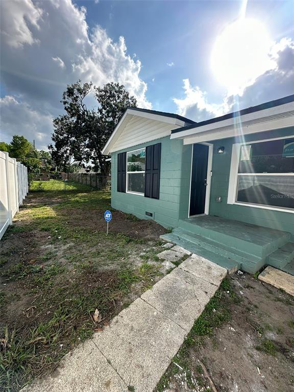2015 1/2 Laurel St main architectural view