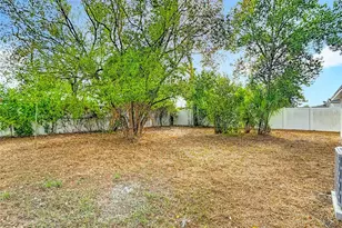 10017 N Hartts Dr, Tampa, FL 33617 - Photo 13