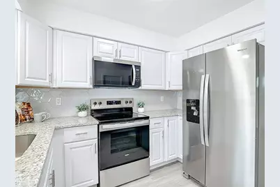 10017 N Hartts Drive, Tampa, FL 33617 - Photo 7