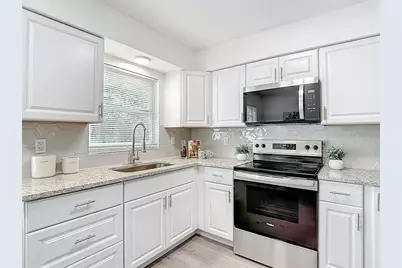 10017 N Hartts Drive, Tampa, FL 33617 - Photo 5