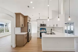 2437 Ainsworth Ave, Deltona, FL 32738 - Photo 9