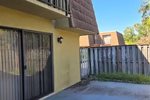 5274 Coral Ct, Orlando, FL 32811 - Photo 9