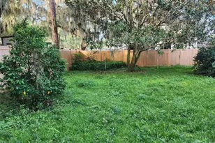 1208 Lakeshore Blvd, Tavares, FL 32778 - Photo 9