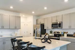 725 Hazelwood Ct, Haines City, FL 33844 - Photo 5