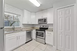 1058 Alpug Ave, Oviedo, FL 32765 - Photo 7