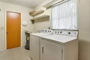 4831 Greenleaf Rd, Sarasota, FL 34233 - Photo 13