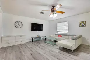 4831 Greenleaf Rd, Sarasota, FL 34233 - Photo 11