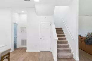 712 Reflection Lake Dr, Orlando, FL 32807 - Photo 17