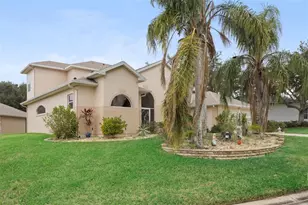 5740 Bounty Cir, Tavares, FL 32778 - Photo 5