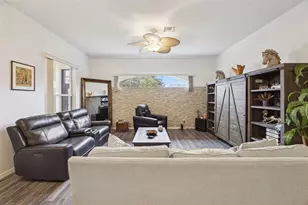 5740 Bounty Cir, Tavares, FL 32778 - Photo 17