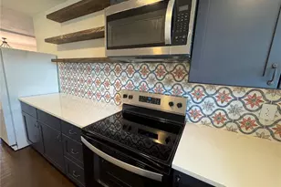 825 Poinsettia Dr, Eustis, FL 32726 - Photo 5